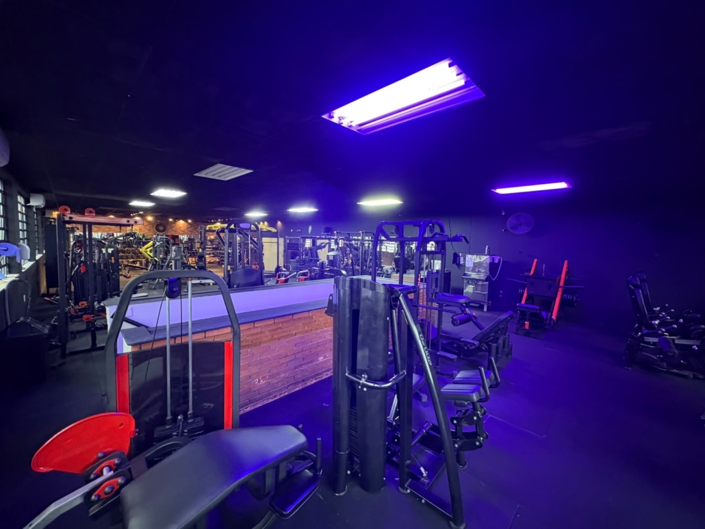 Academia Espaço Vital Santo André Musculação com luz roxa da Academia Espaço Vital em Santo André