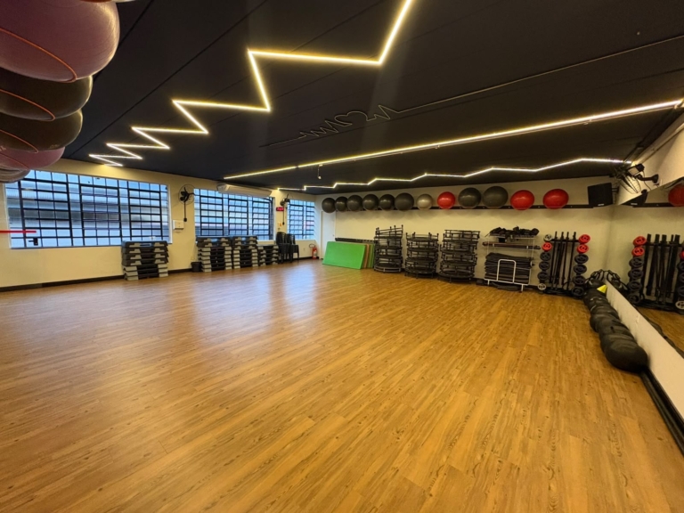 Sala de aulas coletivas da Academia Espaço Vital em Santo André