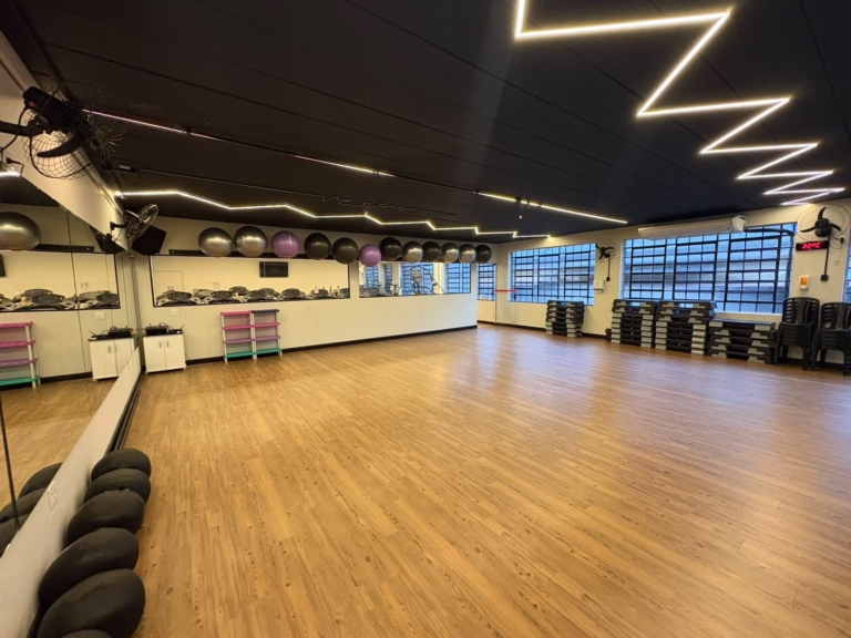 Sala de aulas coletivas da Academia Espaço Vital em Santo André